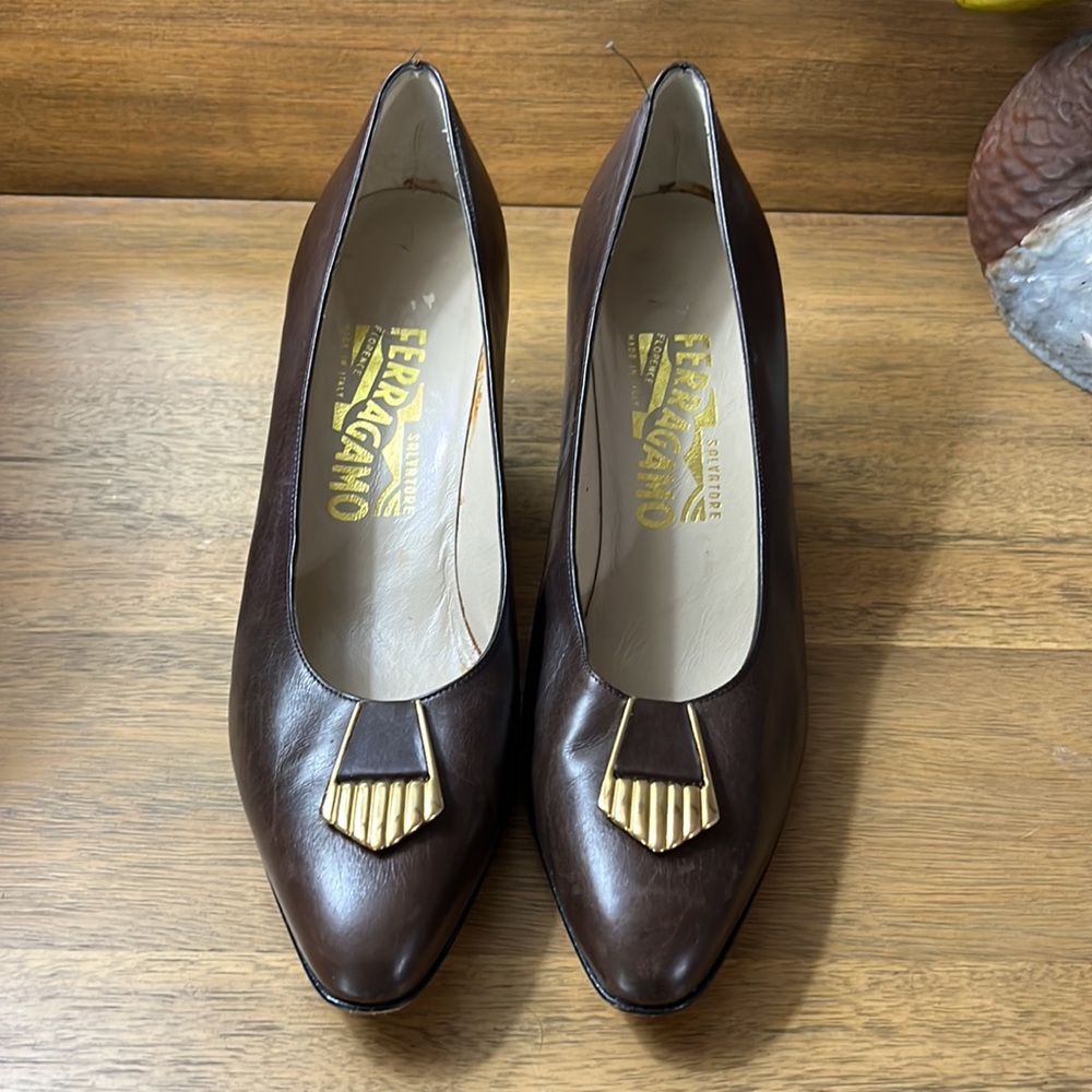 Vintage Ferragamo brown leather pumps with gold detail , sz 7 1/2 AA